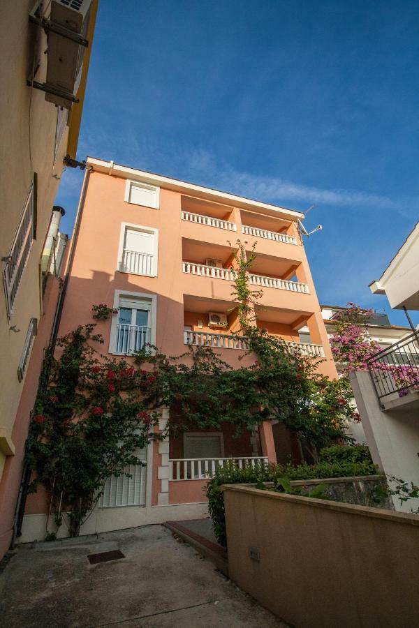 Apartments Knezovic Carnac Ngoại thất bức ảnh