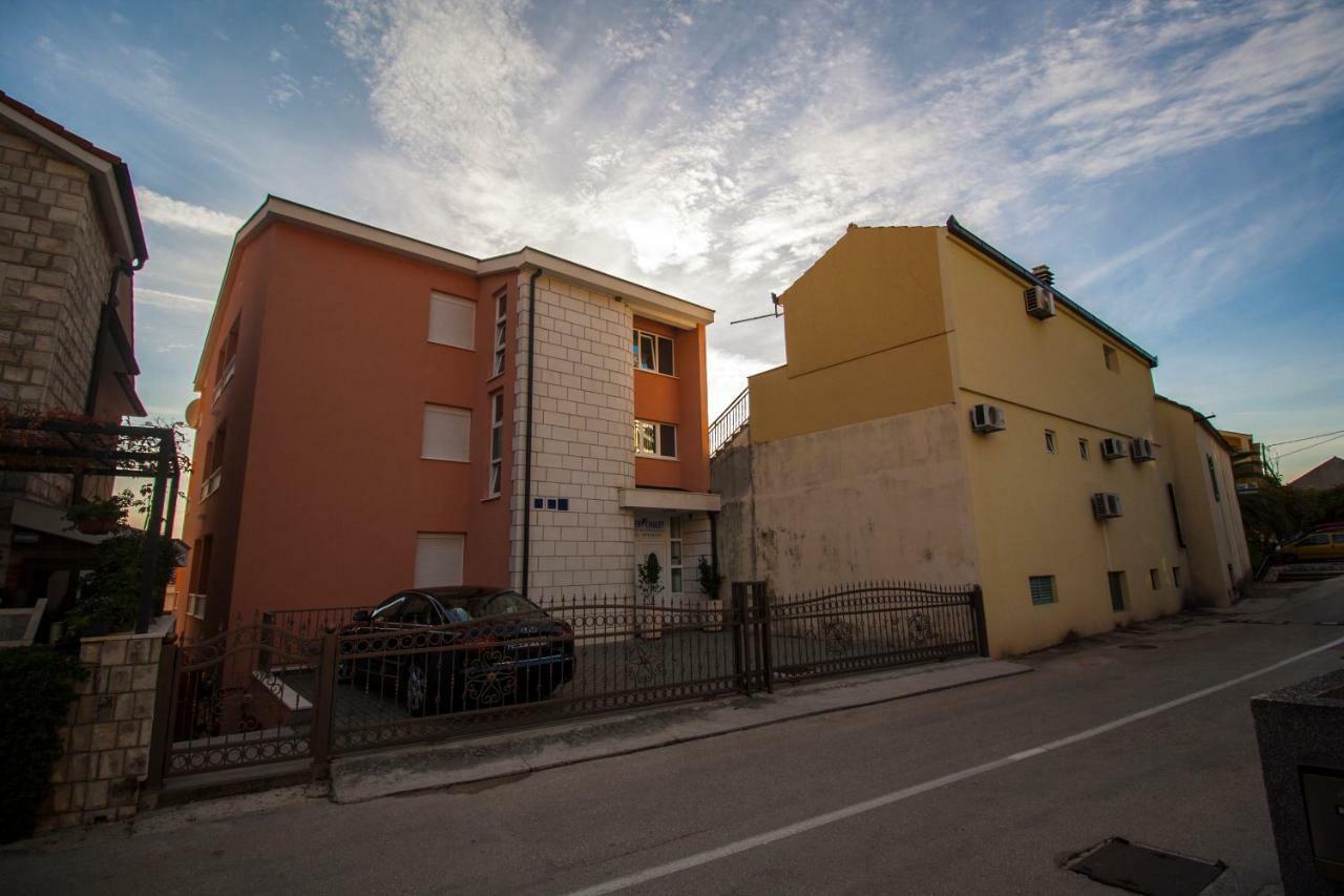 Apartments Knezovic Carnac Ngoại thất bức ảnh