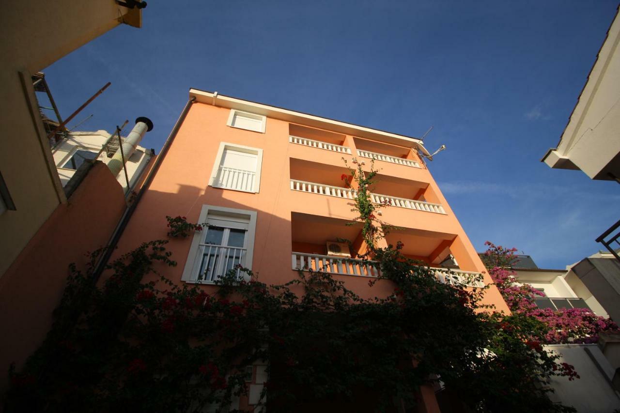 Apartments Knezovic Carnac Ngoại thất bức ảnh