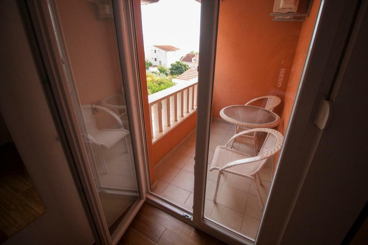 Apartments Knezovic Carnac Ngoại thất bức ảnh