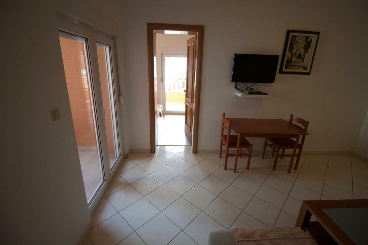 Apartments Knezovic Carnac Ngoại thất bức ảnh