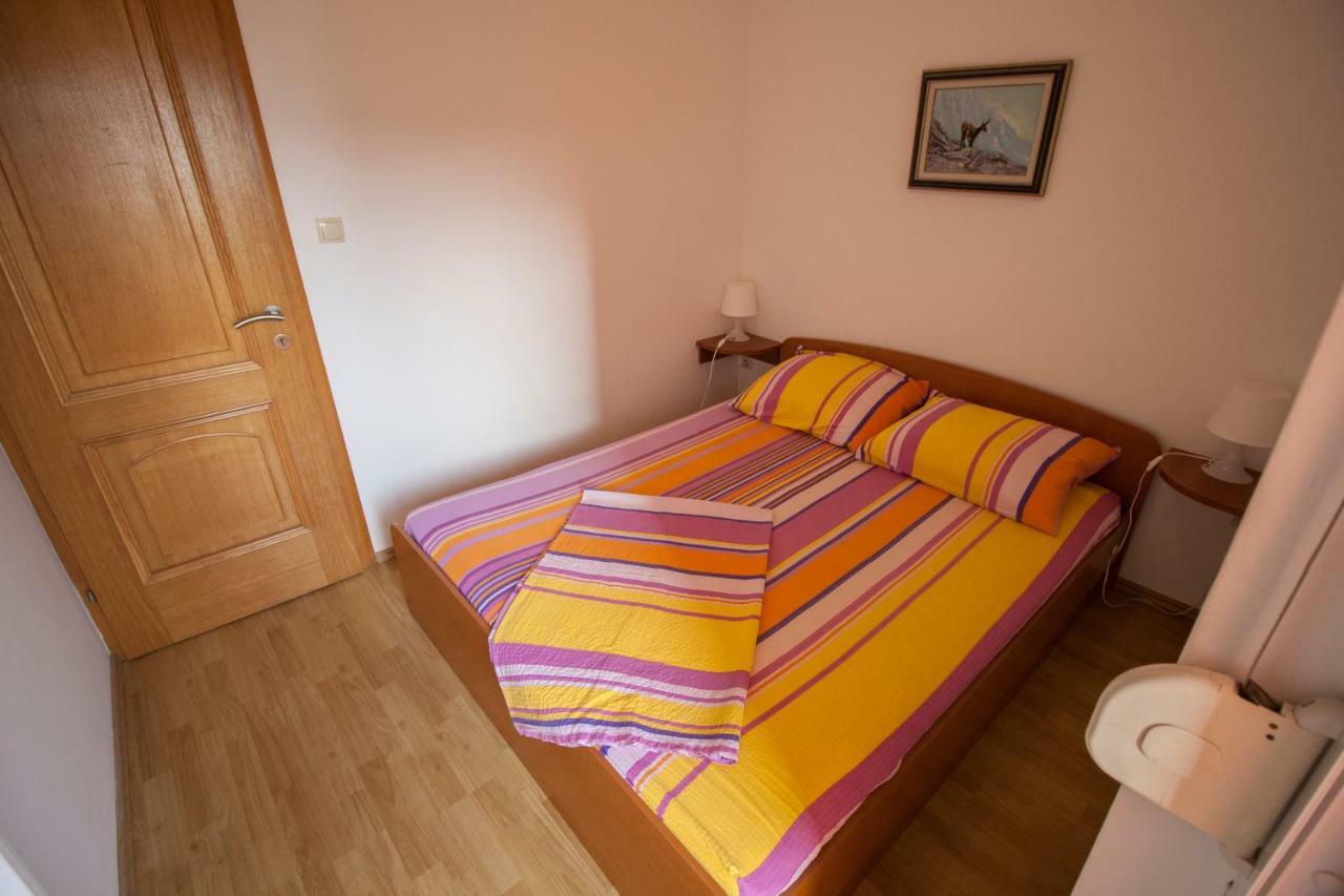 Apartments Knezovic Carnac Ngoại thất bức ảnh