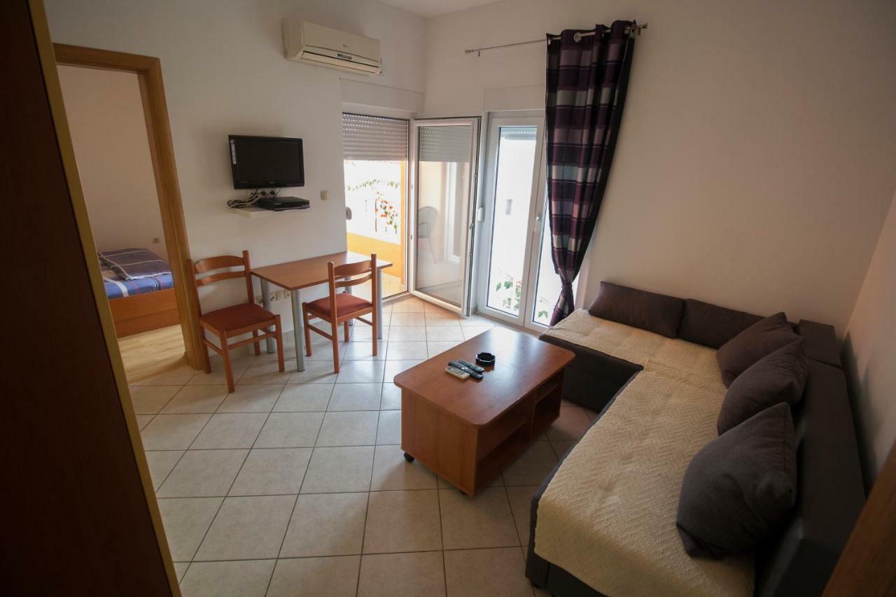 Apartments Knezovic Carnac Ngoại thất bức ảnh