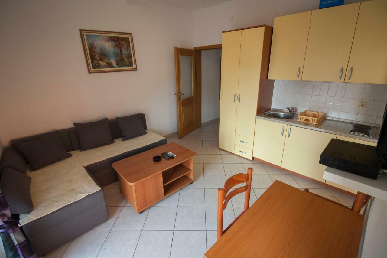 Apartments Knezovic Carnac Ngoại thất bức ảnh
