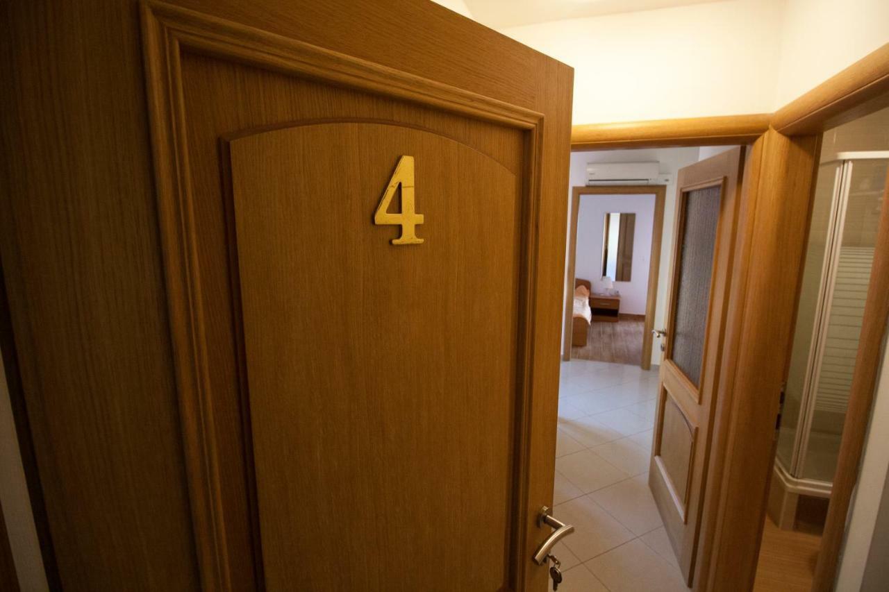 Apartments Knezovic Carnac Ngoại thất bức ảnh
