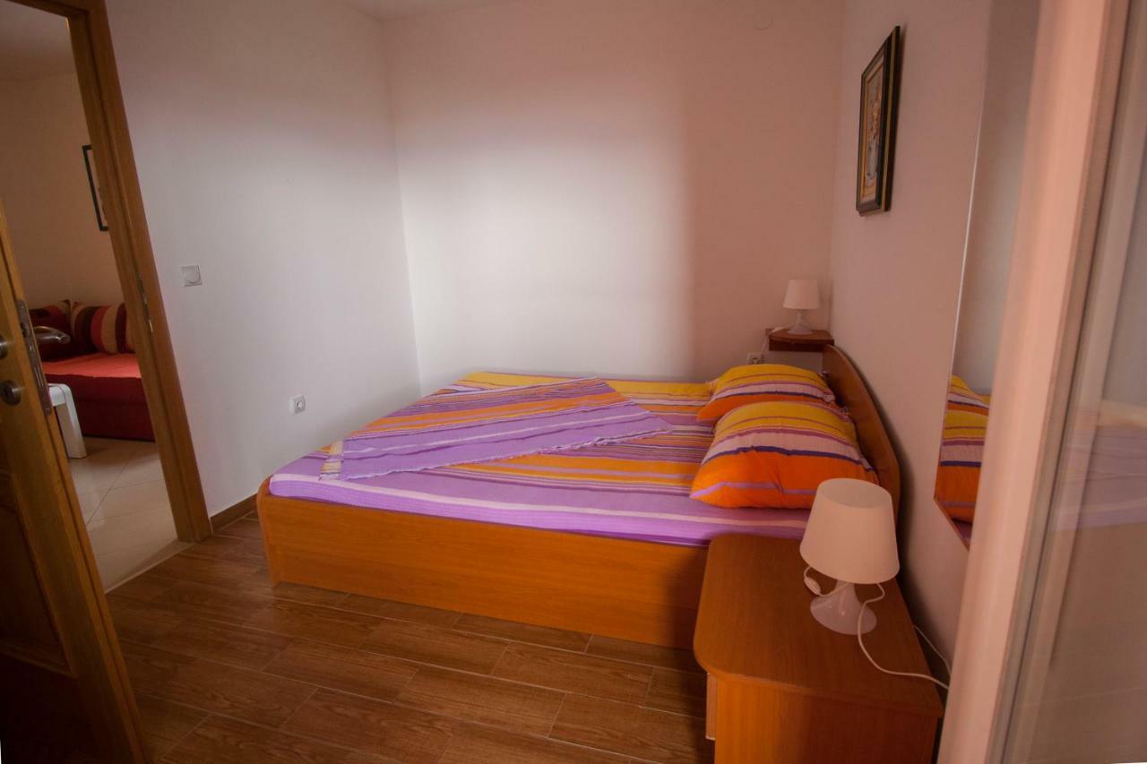 Apartments Knezovic Carnac Ngoại thất bức ảnh
