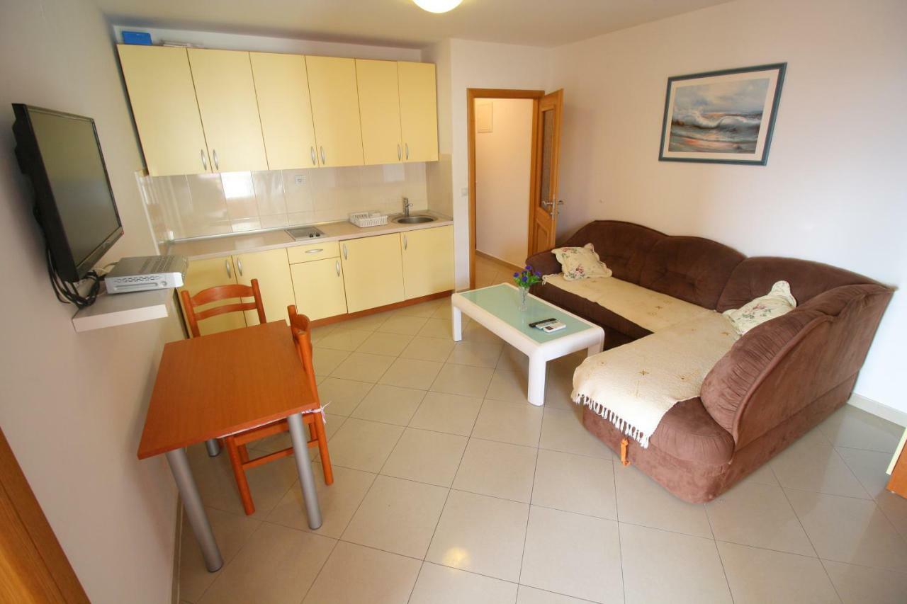 Apartments Knezovic Carnac Ngoại thất bức ảnh