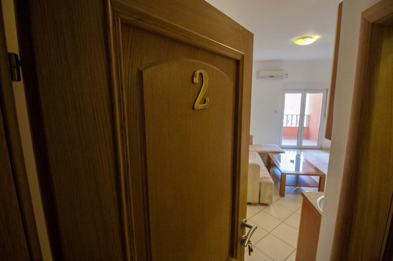 Apartments Knezovic Carnac Ngoại thất bức ảnh