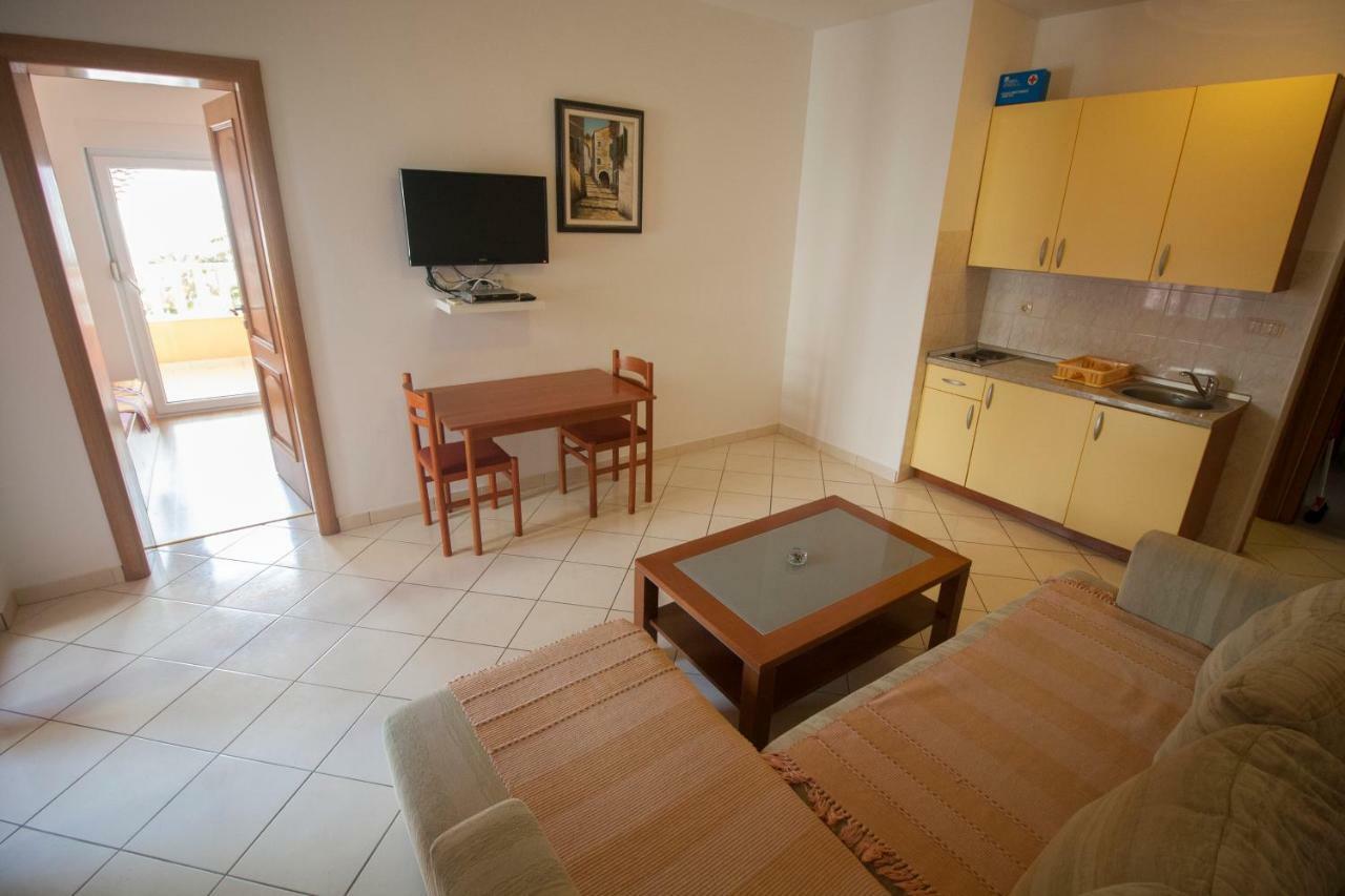 Apartments Knezovic Carnac Ngoại thất bức ảnh