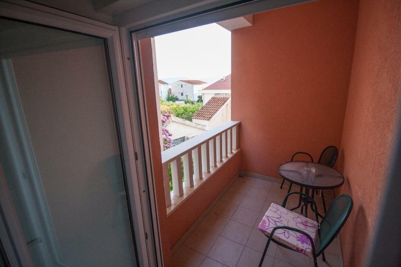 Apartments Knezovic Carnac Ngoại thất bức ảnh