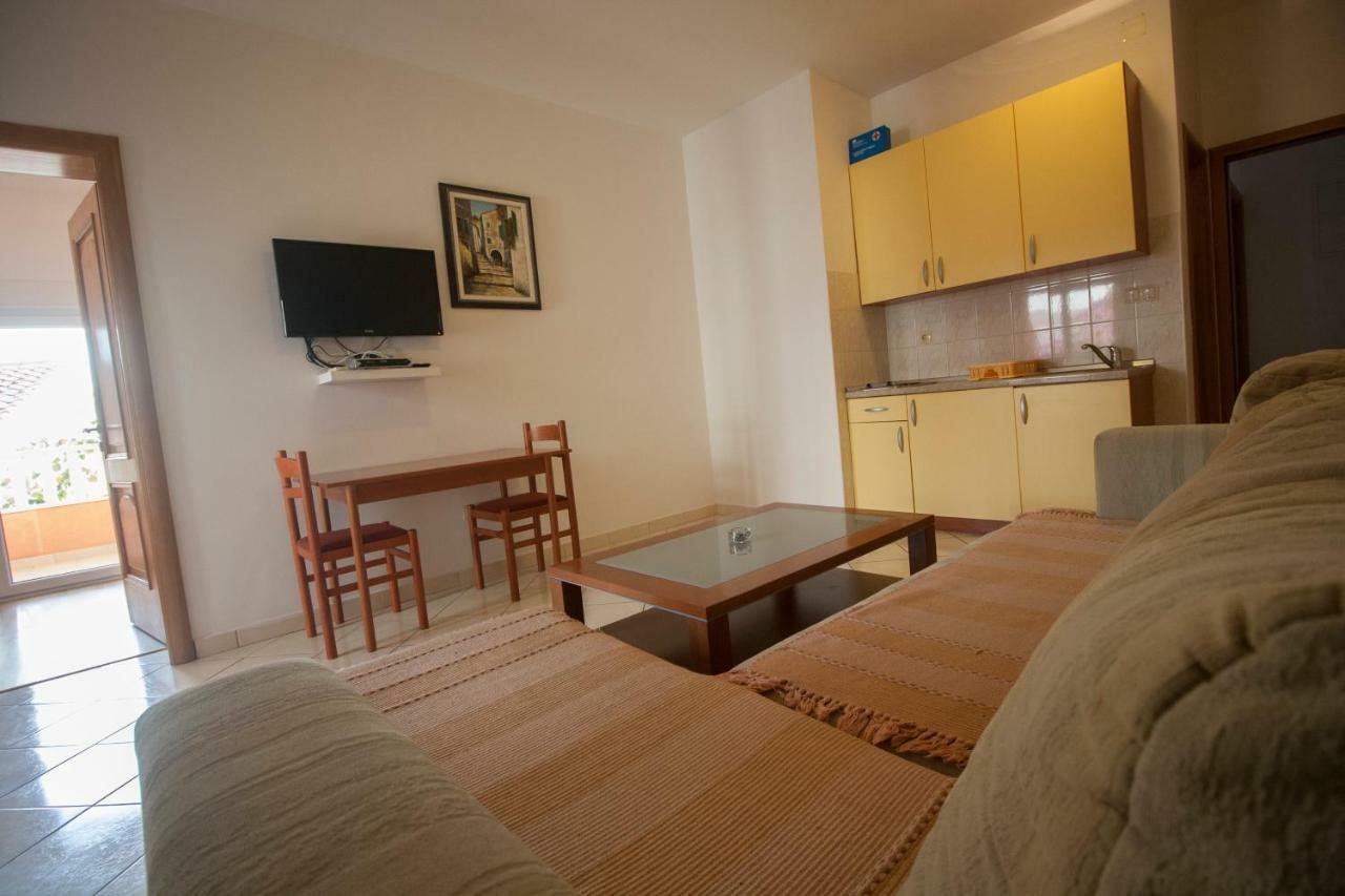 Apartments Knezovic Carnac Ngoại thất bức ảnh