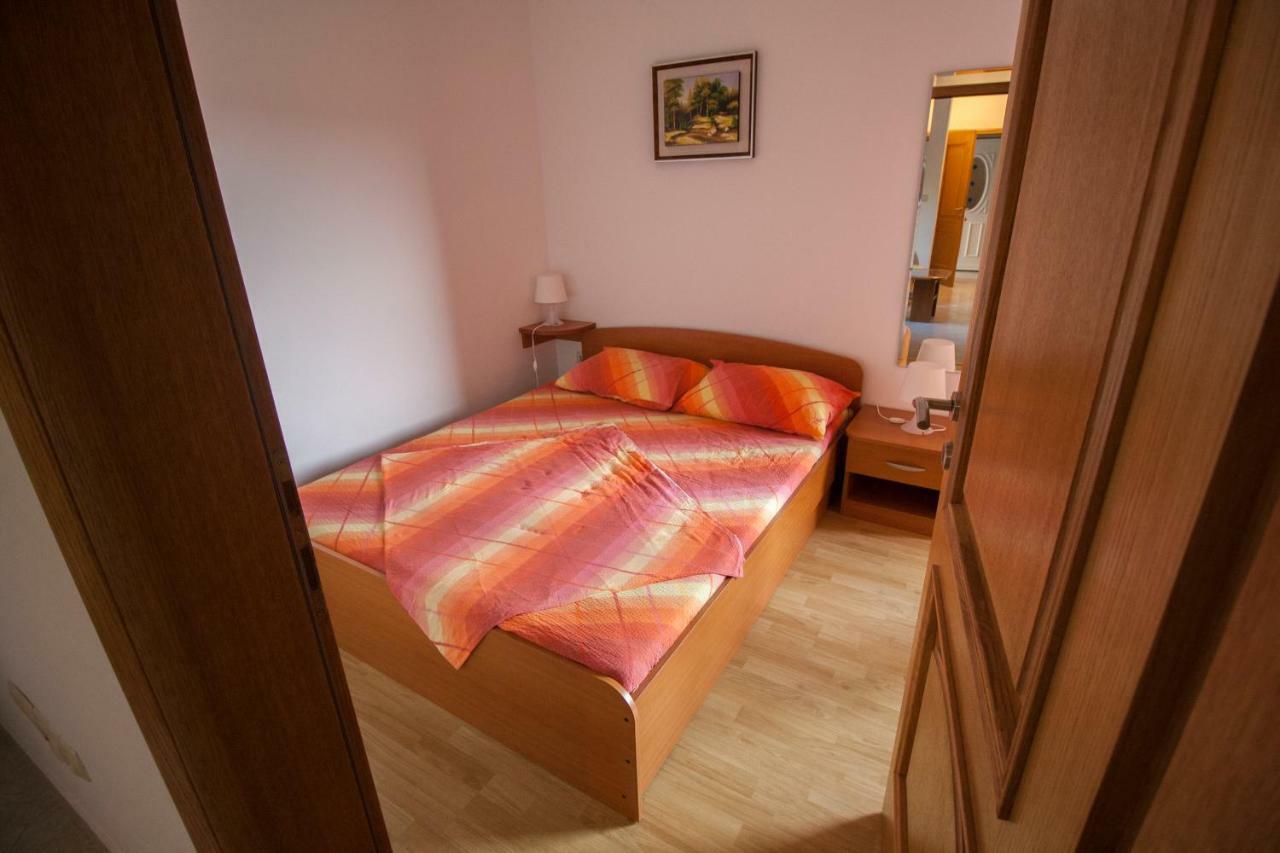 Apartments Knezovic Carnac Ngoại thất bức ảnh
