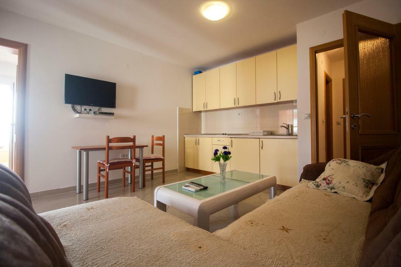 Apartments Knezovic Carnac Ngoại thất bức ảnh