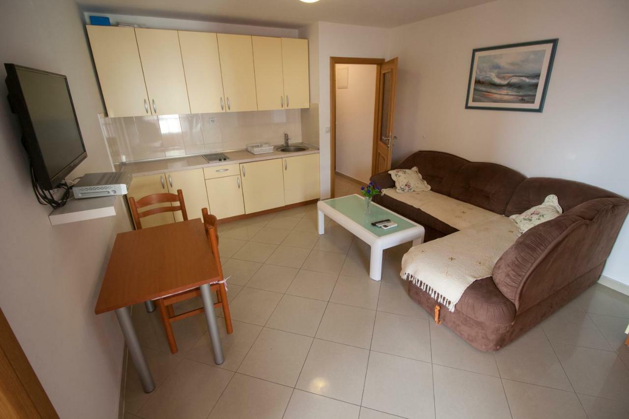 Apartments Knezovic Carnac Ngoại thất bức ảnh