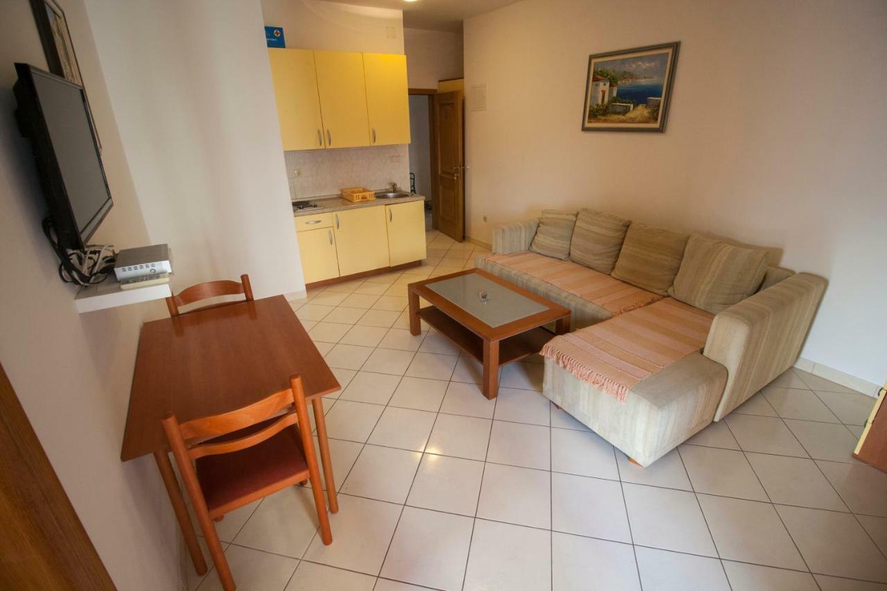 Apartments Knezovic Carnac Ngoại thất bức ảnh