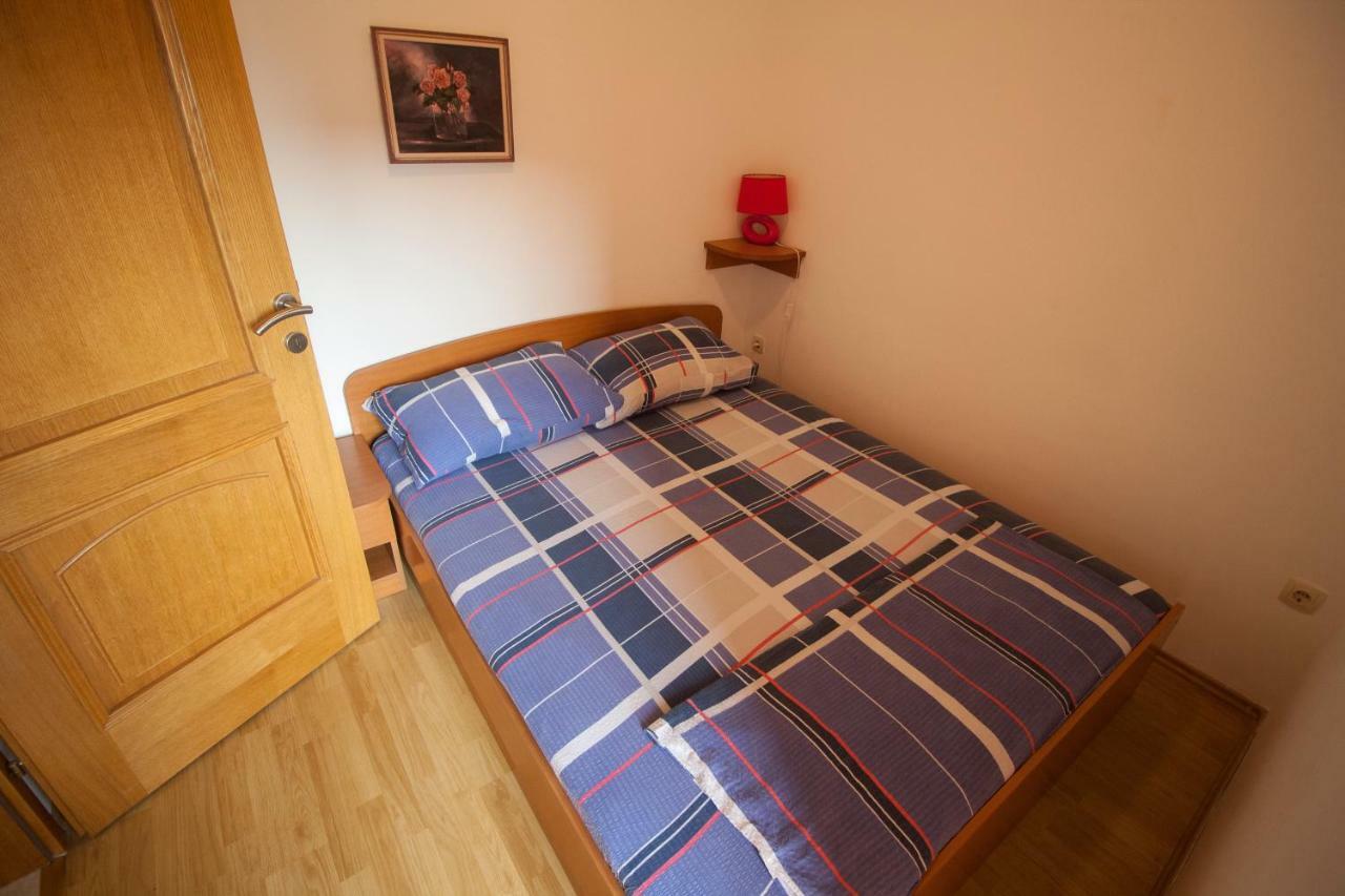 Apartments Knezovic Carnac Ngoại thất bức ảnh