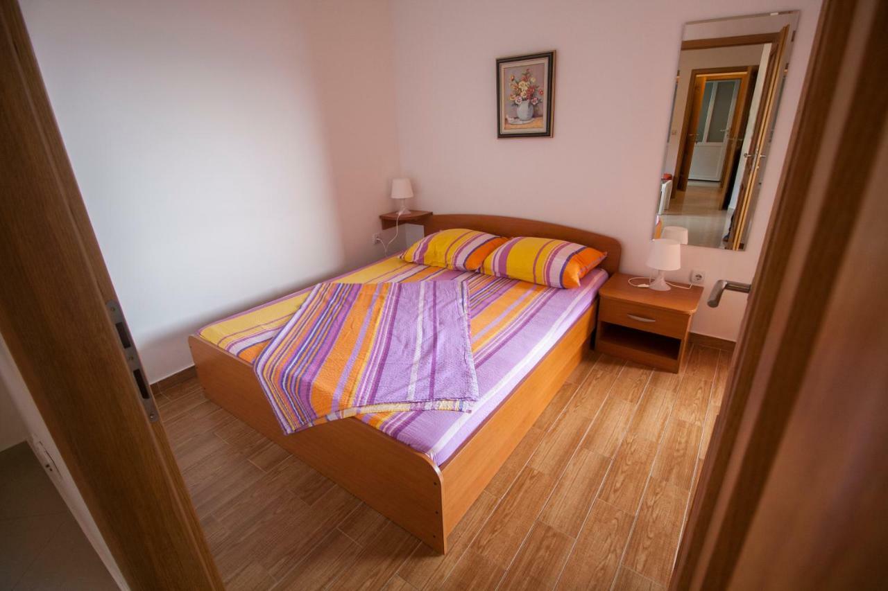 Apartments Knezovic Carnac Ngoại thất bức ảnh