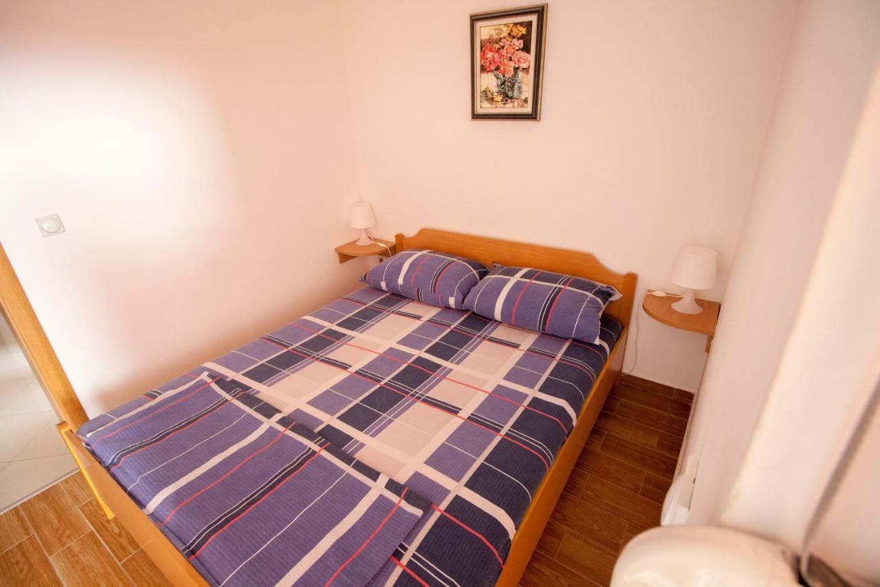 Apartments Knezovic Carnac Ngoại thất bức ảnh