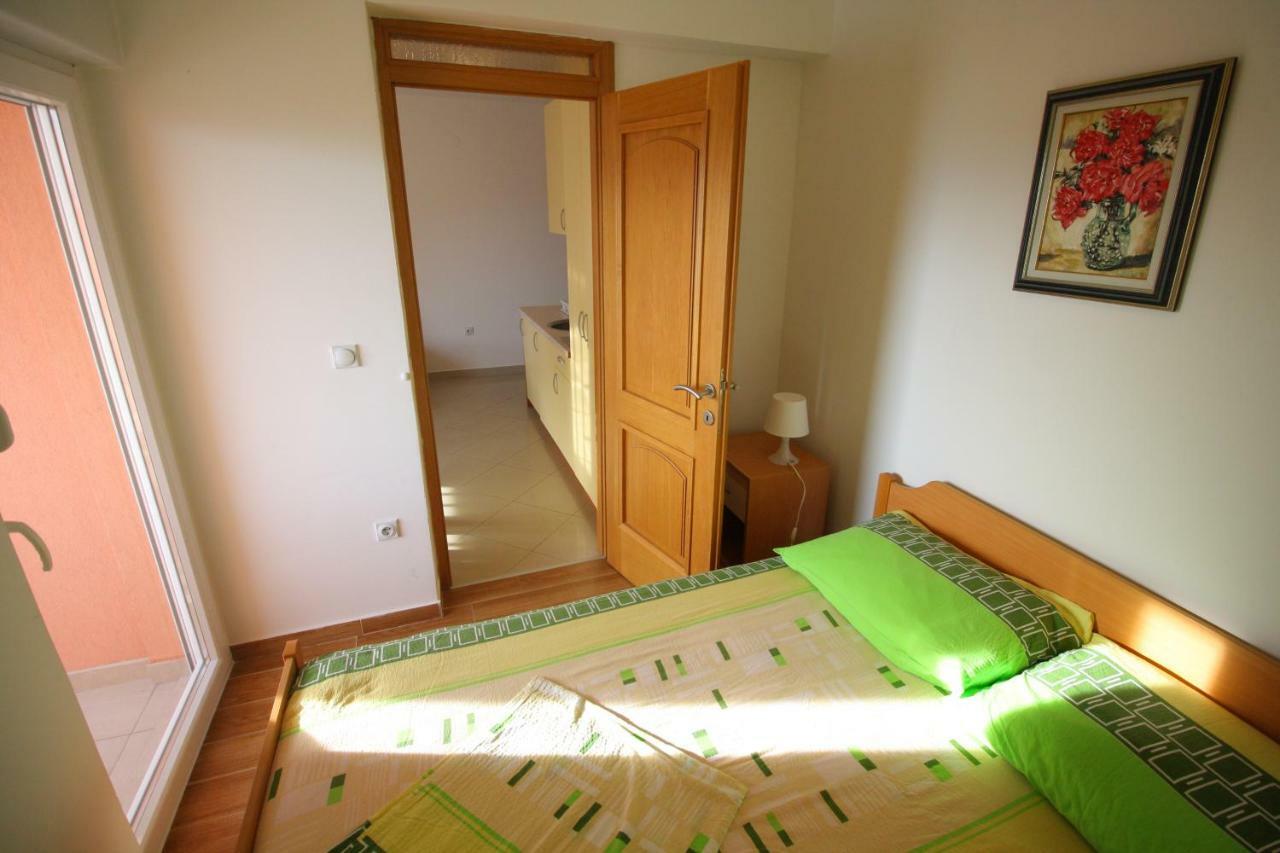 Apartments Knezovic Carnac Ngoại thất bức ảnh