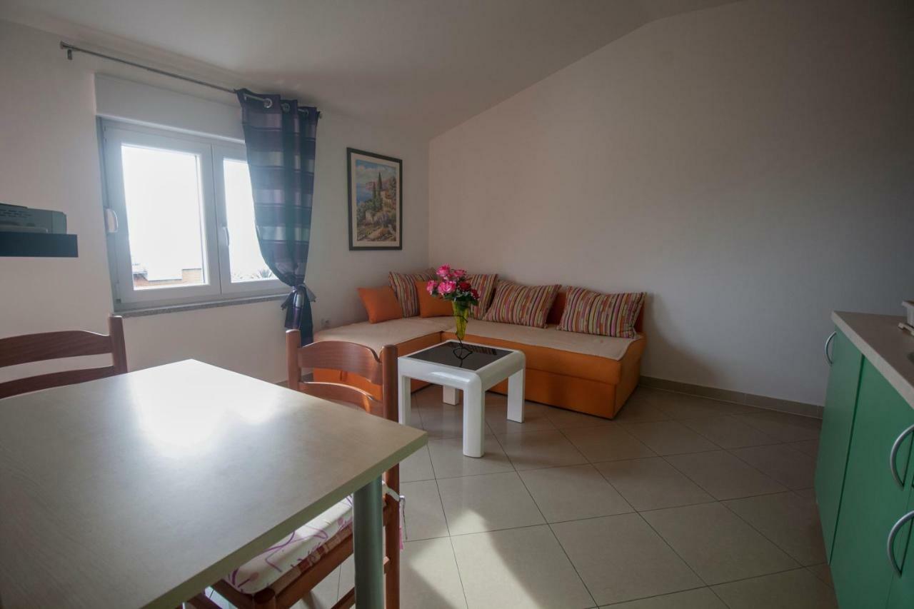 Apartments Knezovic Carnac Ngoại thất bức ảnh