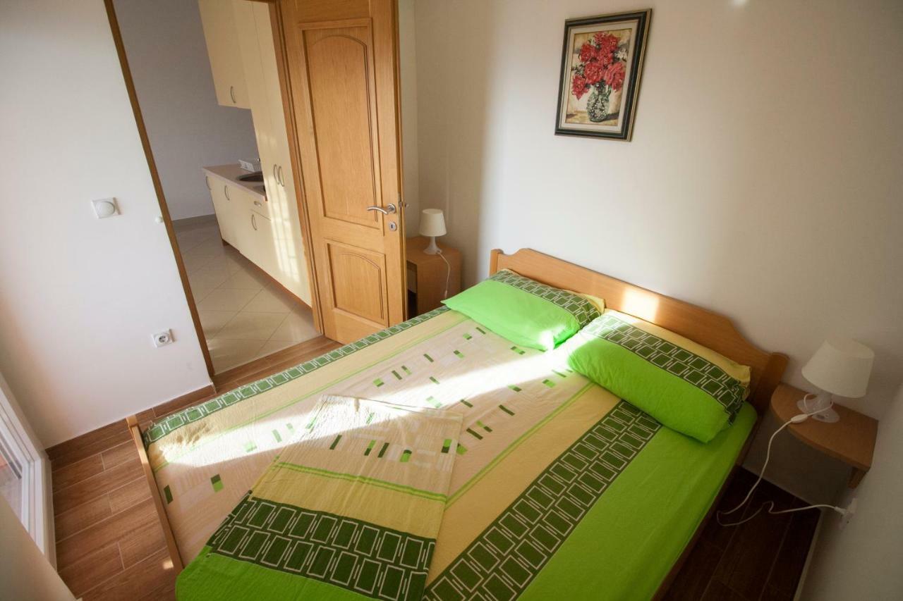 Apartments Knezovic Carnac Ngoại thất bức ảnh