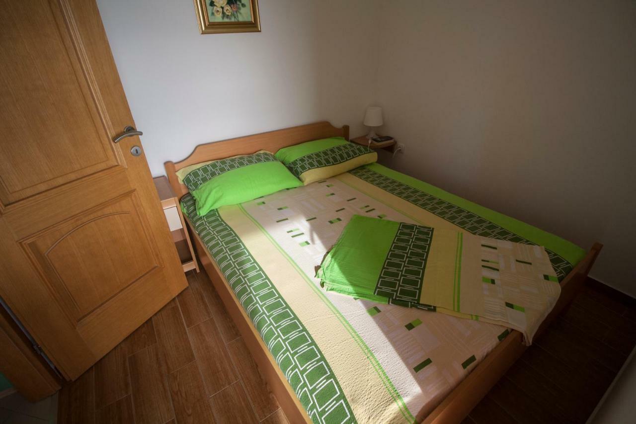 Apartments Knezovic Carnac Ngoại thất bức ảnh