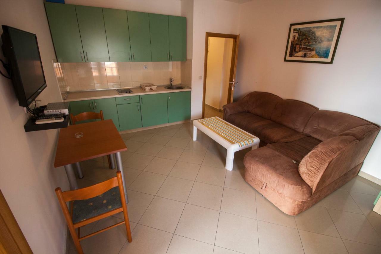 Apartments Knezovic Carnac Ngoại thất bức ảnh