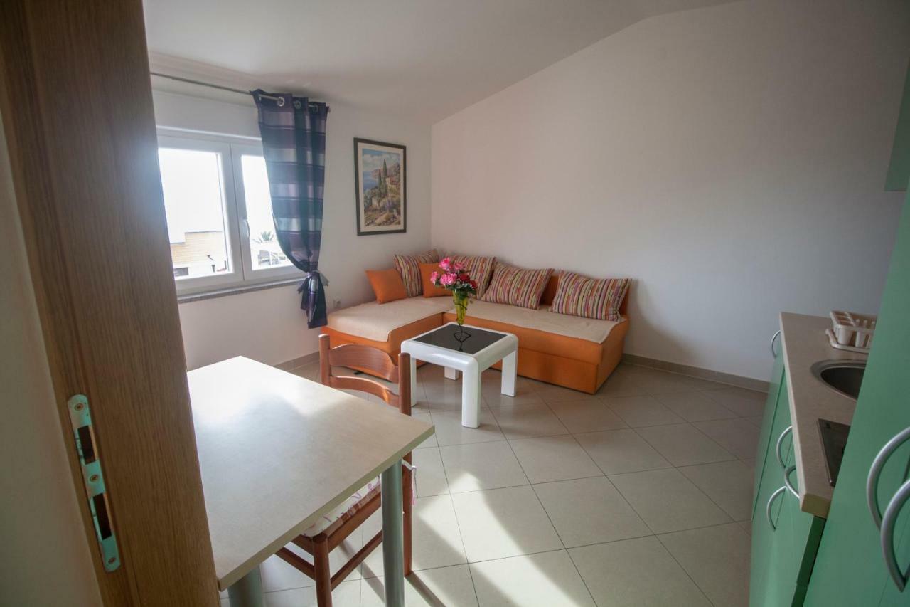 Apartments Knezovic Carnac Ngoại thất bức ảnh