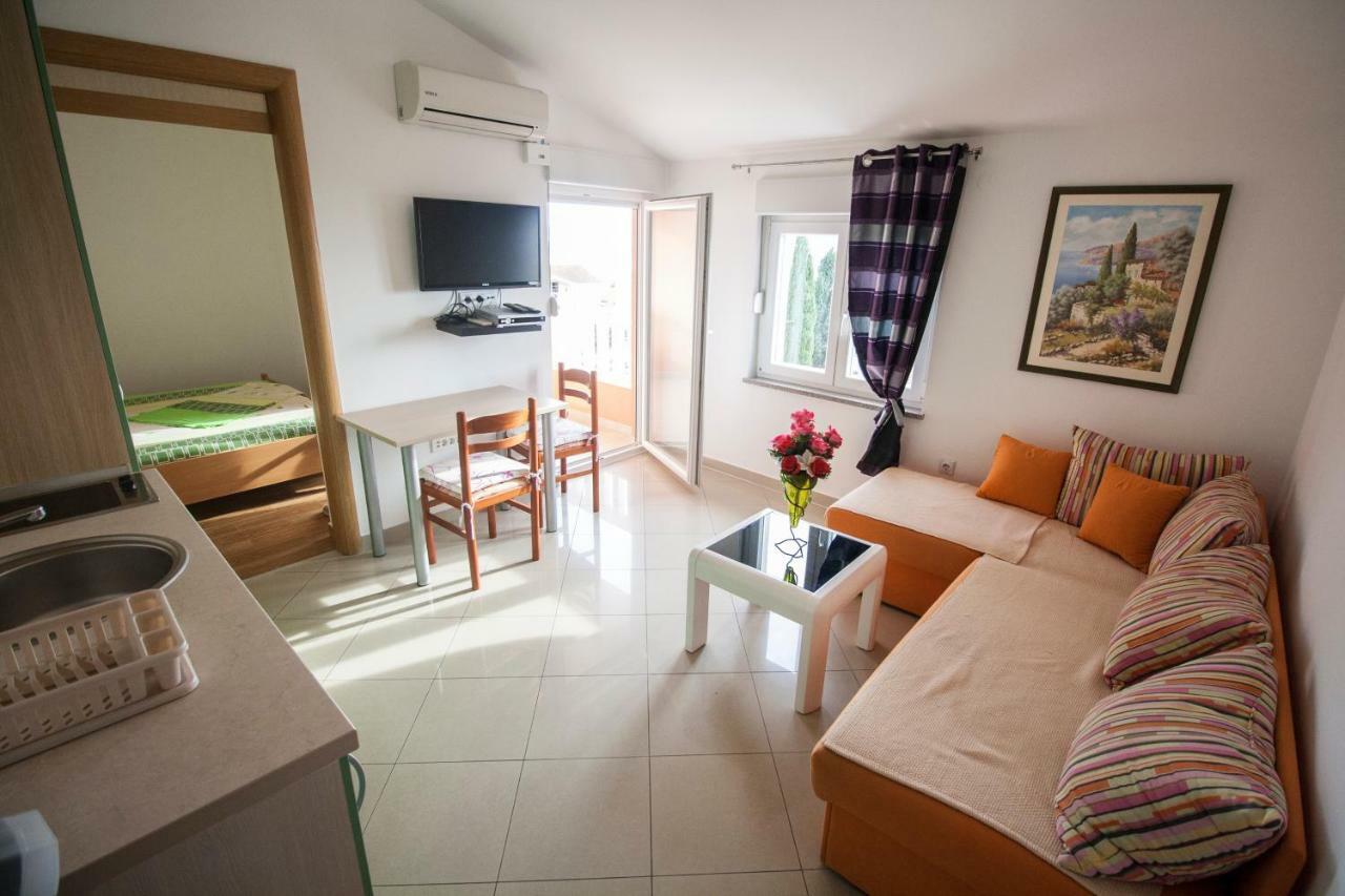 Apartments Knezovic Carnac Ngoại thất bức ảnh