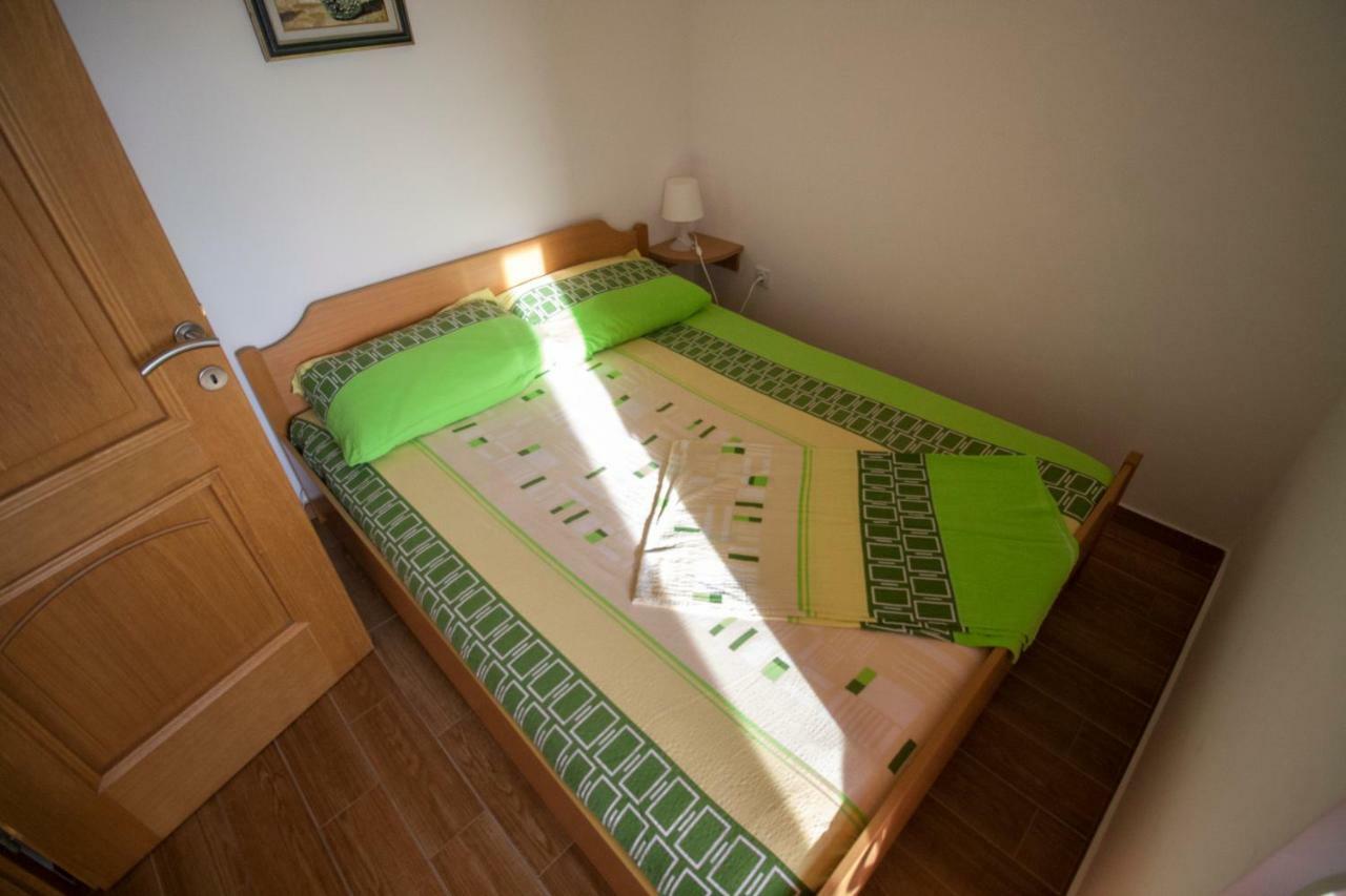Apartments Knezovic Carnac Ngoại thất bức ảnh