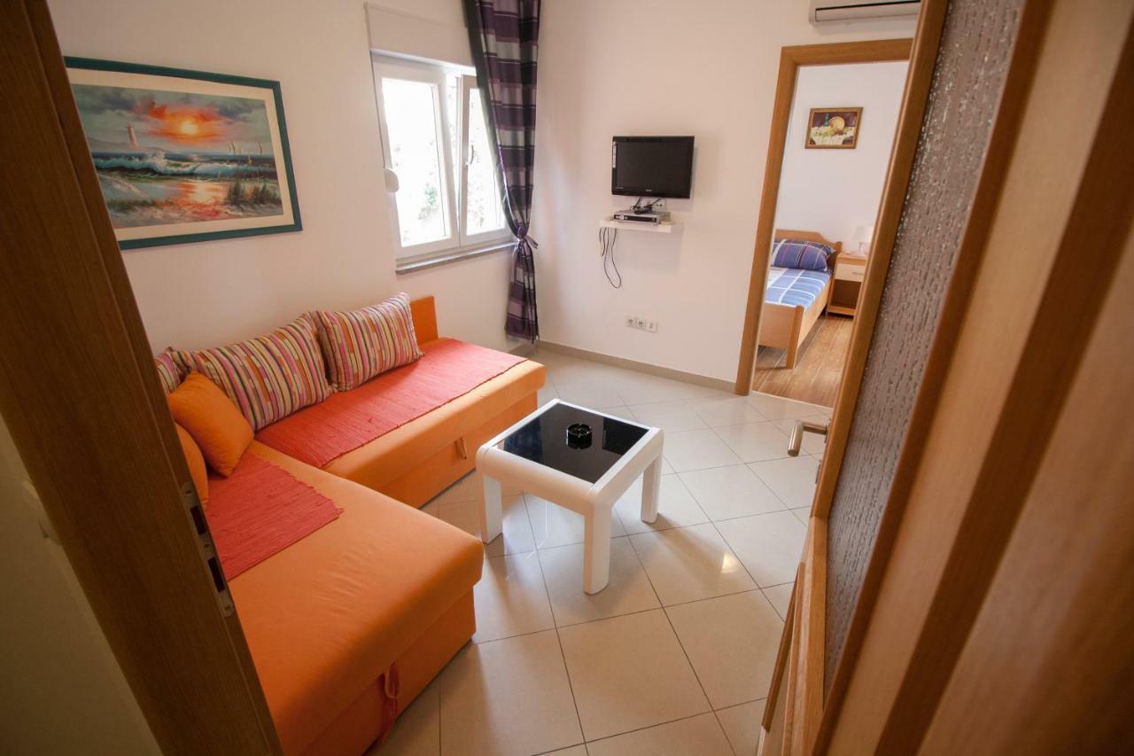 Apartments Knezovic Carnac Ngoại thất bức ảnh