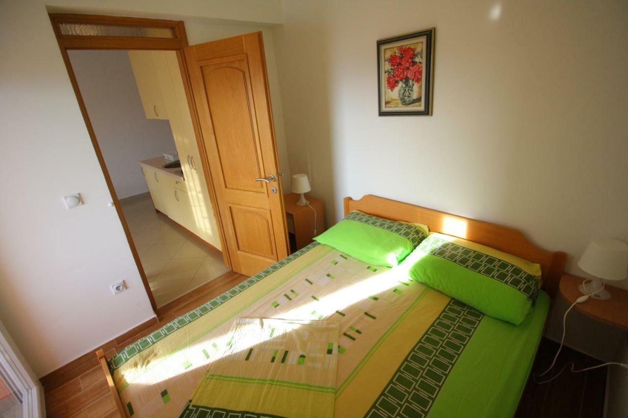 Apartments Knezovic Carnac Ngoại thất bức ảnh