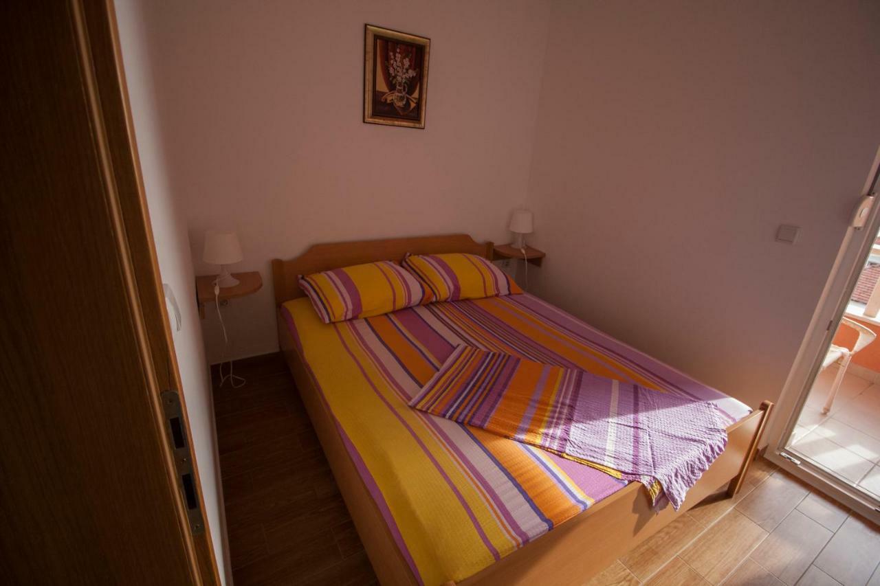 Apartments Knezovic Carnac Ngoại thất bức ảnh