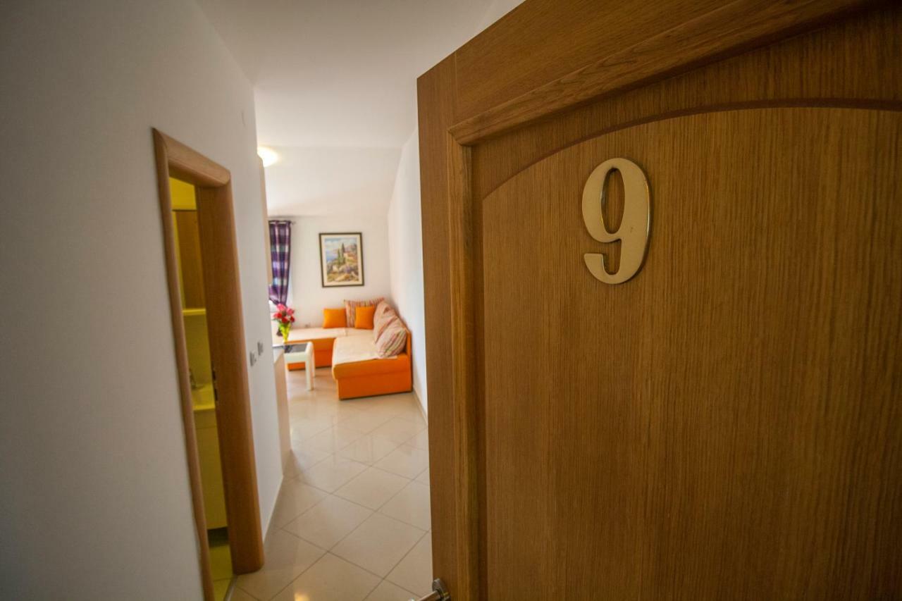 Apartments Knezovic Carnac Ngoại thất bức ảnh